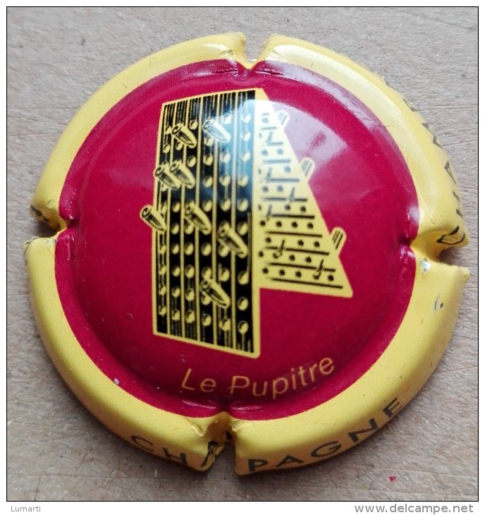 Capsule De Champagne - Champagne Le Pupitre - N°727i  -  Bordeaux  Contour Jaune - Moet Et Chandon