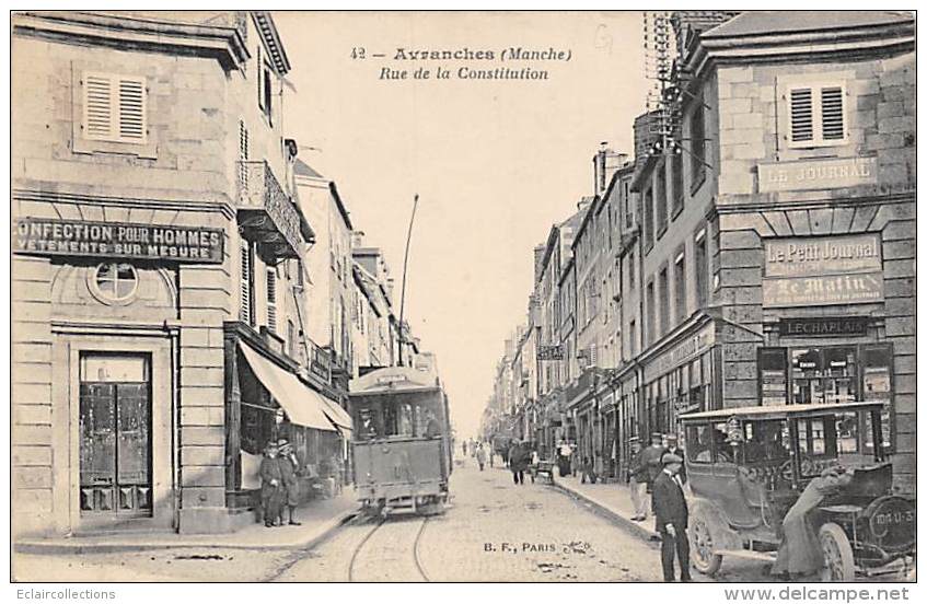 Avranches    50    Rue De La Constitution. Tramway Et Magasin De Confection. Ancienne Automobile - Avranches