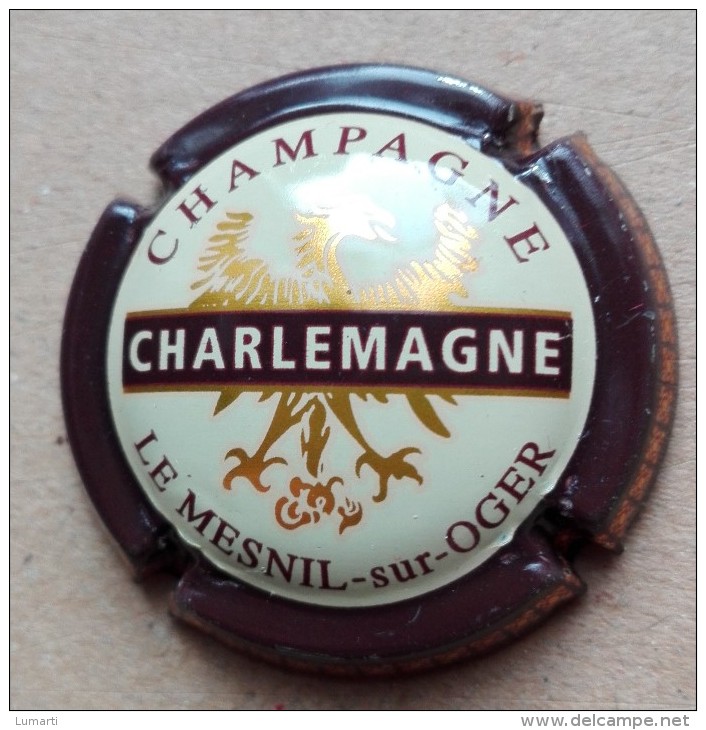 Capsule De Champagne -  Charlemagne Guy  - N°7 - 8 - Contour Marron - Moet Et Chandon