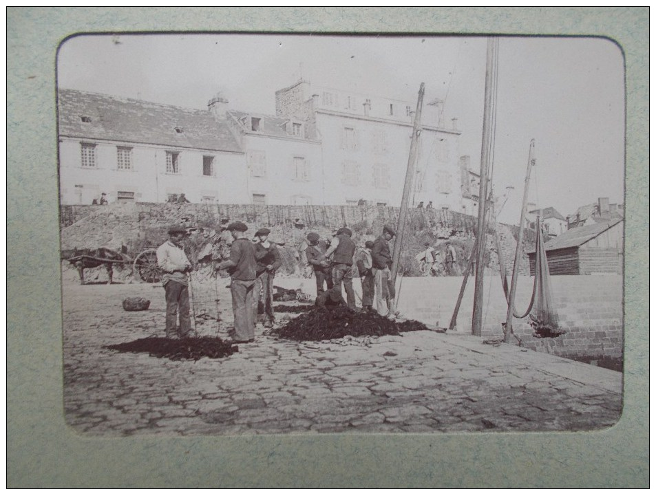 PHOTO DE DOUARNENEZ ( 29 BRETAGNE ) Vue Du Port Réparation Des Filets  1898/1902 - Luoghi