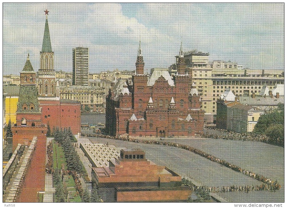 4 AK Russland Russia * Ansichten Von Moskau - U.a. Der Rote Platz, Die Basilius-Kathedrale, Das Hotel "Rossia" - Russie