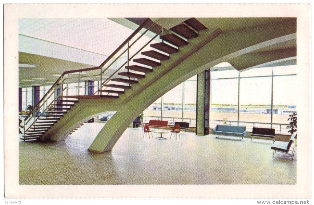 CANADA / QUEBEC - ESCALIER A MARCHE AU HALL A L´AEROPORT INTERNATIONALE DE MONTREAL - Montreal