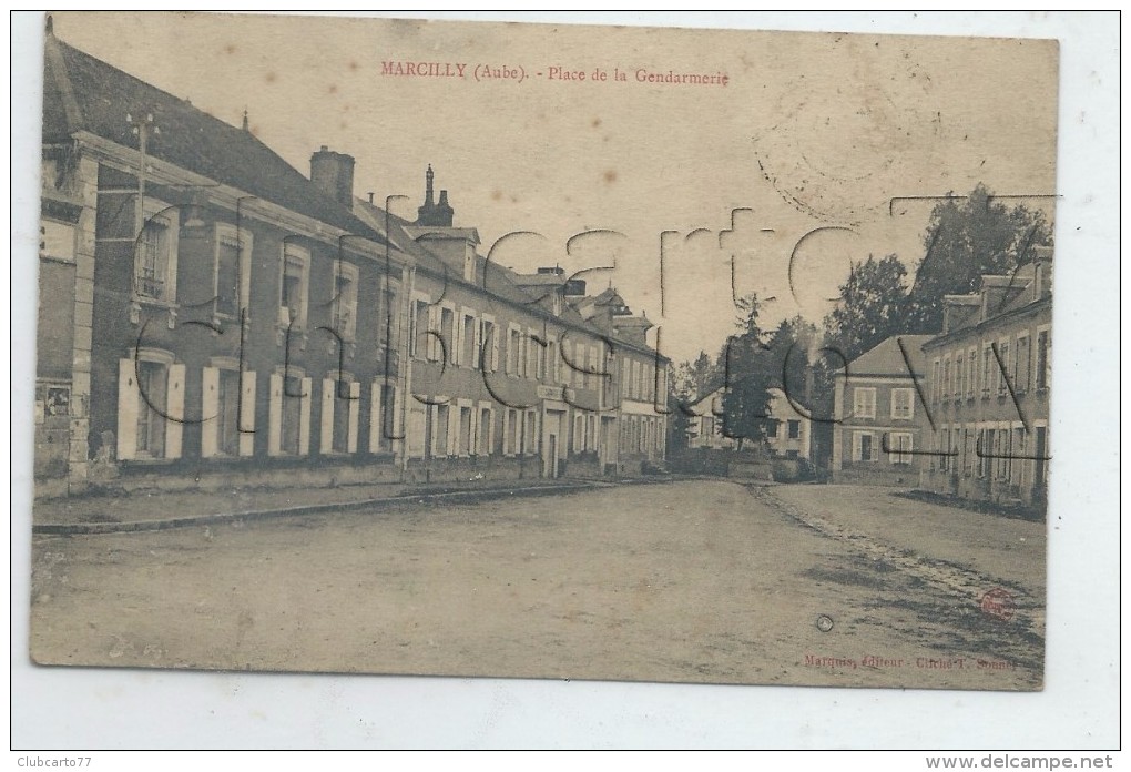 Marcilly-le-Hayer (10) :La Place De La Gendarmerie Et La Gendarmerie En 1910  PF. - Marcilly