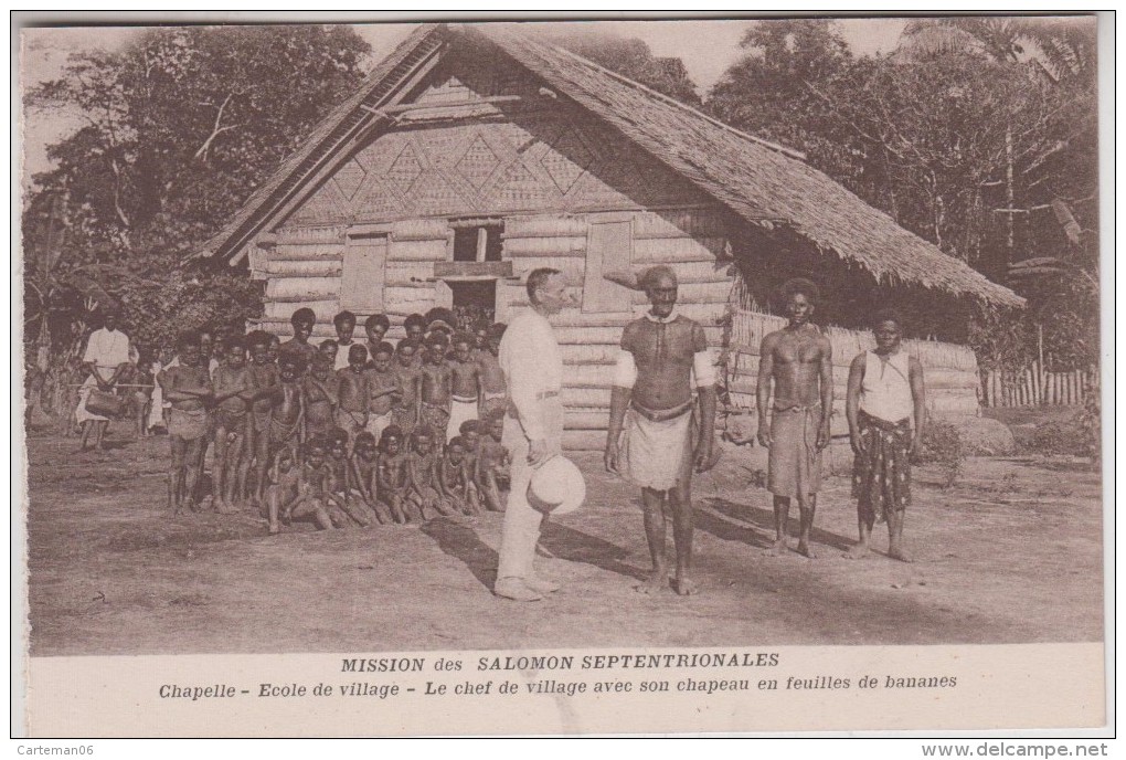 Mission Salomon - Chapelle - Ecole De Village - Le Chef De Village Avec Son Chapeau En Feuilles De Bananes - Solomoneilanden