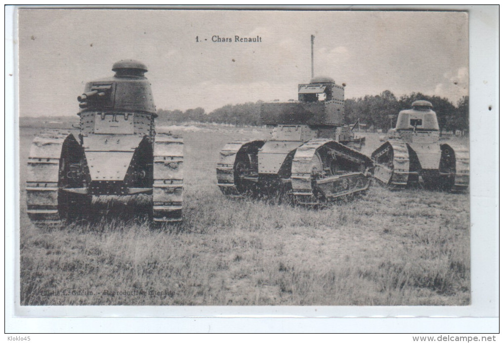 Militaire -  Photo De Trois Chars Renault Sur Un Terrain De Manoeuvre - Guerre 1914 - 1918 - CPA N° 1 - Equipment