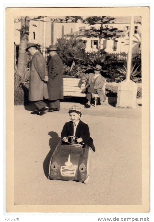 FOTOGRAFIA - BAMBINO SU AUTOMOBILINA A PEDALI - Formato Cm. 7 X 10,5 Circa - Oggetti