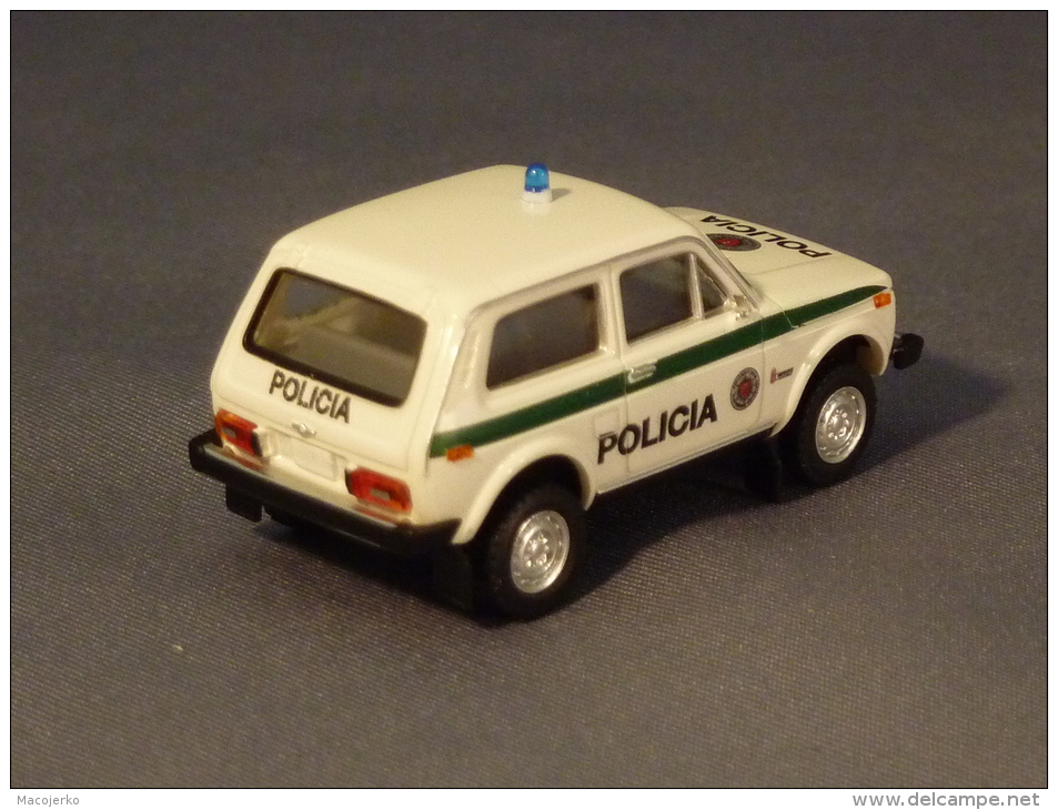 Brekina 27225, Lada Niva Policia (SK), 1993, 1:87 - Schaal 1:87