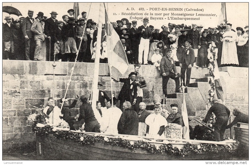 14 - PORT EN BESSIN - Bénédiction De La Mer Par Monseigneur Lemonnier,Evêque De Bayeux - L´Embarquement - Port-en-Bessin-Huppain