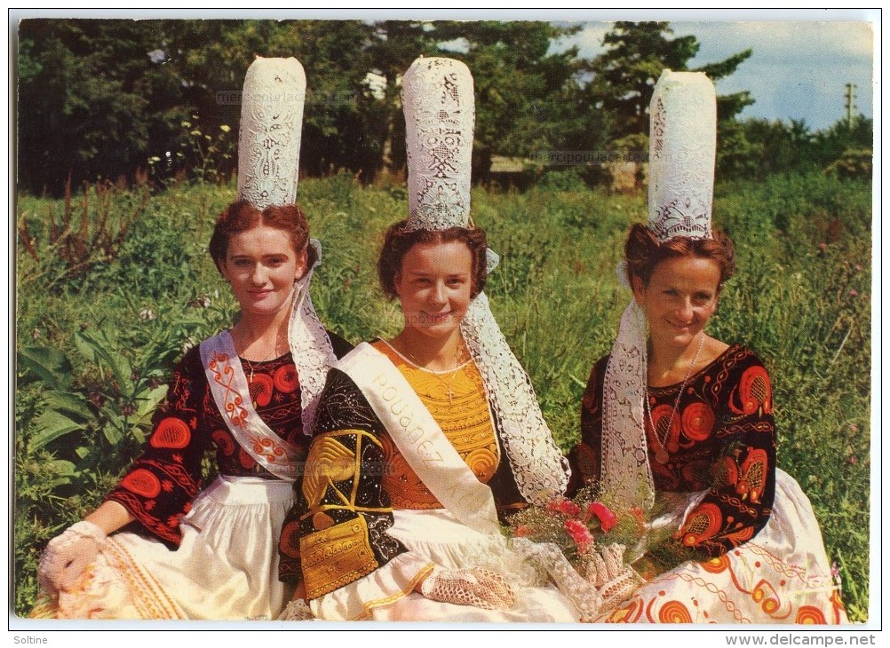 Folklore De Bretagne - Jeunes Filles En Costume BIGOUDEN - Coife Bigoudène - écrite Non Timbrée - 2 Scans - Autres & Non Classés