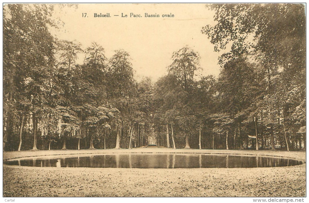 BELOEIL - Le Parc.  Bassin Ovale - Beloeil