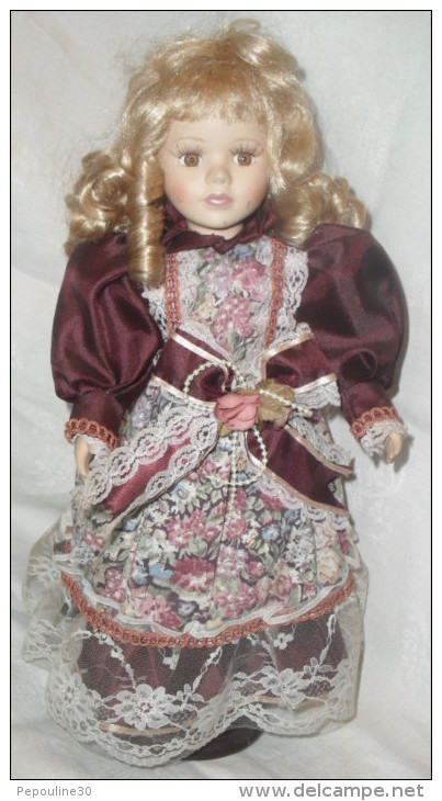 ** POUPÉE ANCIENNE ** Tête , Mains, Pieds, PORCELAINE ** TBE ** - Dolls