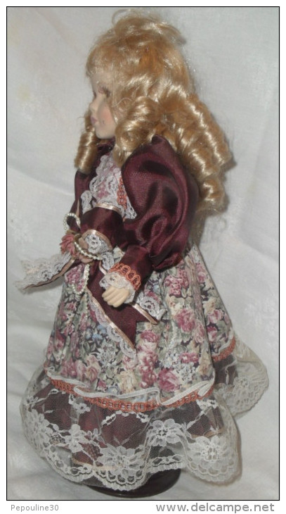 ** POUPÉE ANCIENNE ** Tête , Mains, Pieds, PORCELAINE ** TBE **