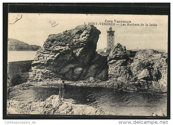 CPA Port-Vendres, Les Rochers De La Jetée, Un Homme Sur Des Rochers - Port Vendres