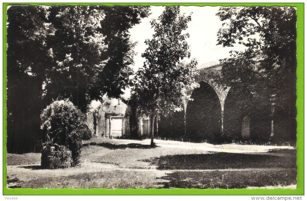 Abbaye De ST-MICHEL-en-L'HERM - Extérieur Du Réfectoire XVIIe S. Carte Non Circulé - Saint Michel En L'Herm