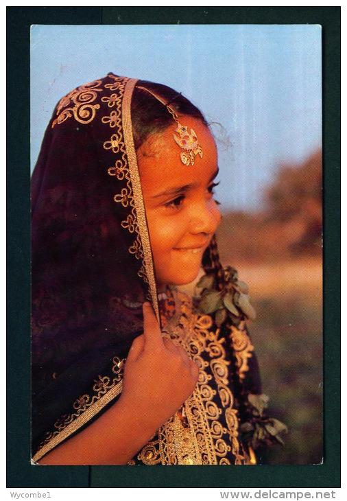 BAHRAIN  -  Girl Wearing Thoab Nashil  Unused Postcard As Scan - Baharain