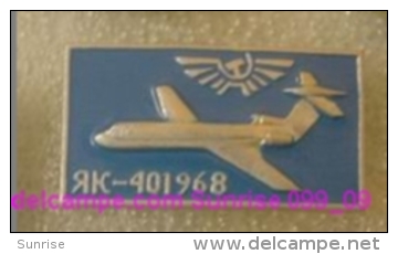 Soviet Airplane Yak-40 / Soviet Badge _099_0055_09 - Avions