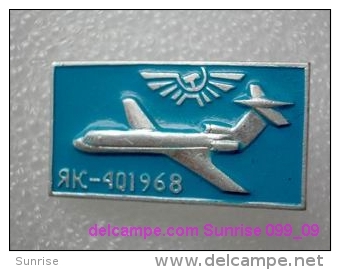 Soviet Airplane Yak-40 / Soviet Badge _099_0018_09 - Avions