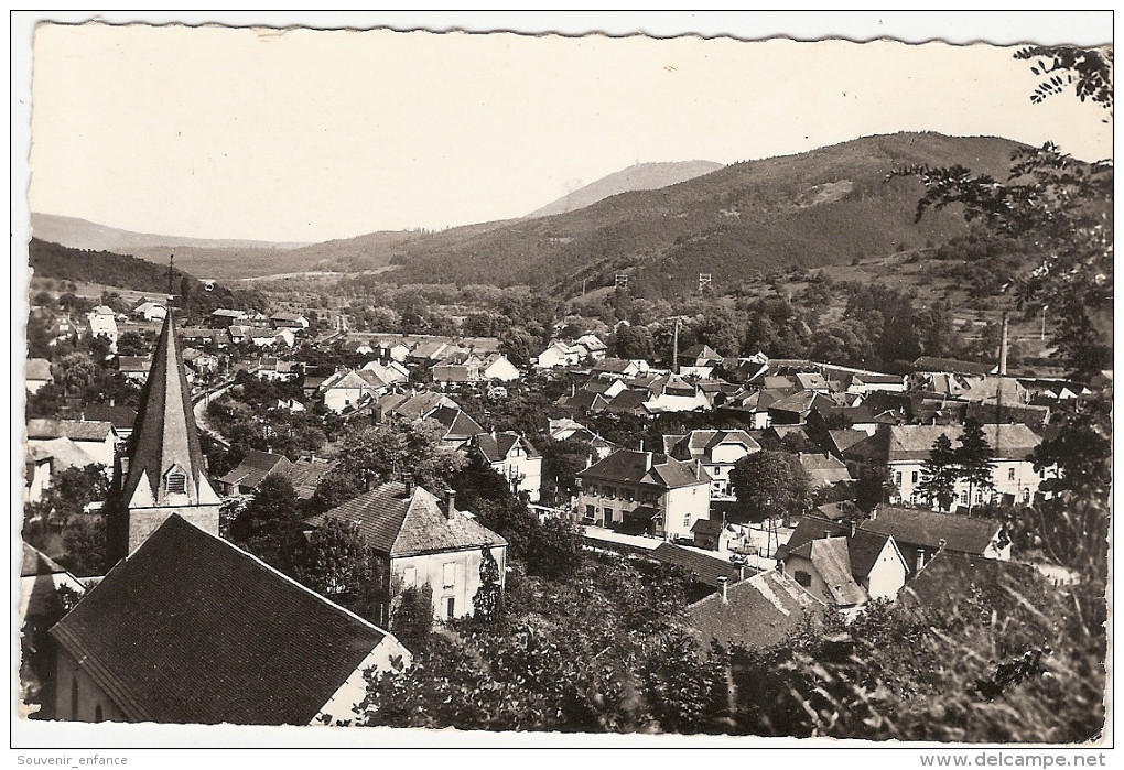 CP Panorama De Liepvre Donnant Sur Le Haut  Koenigsbourg 68 Haut Rhin - Lièpvre