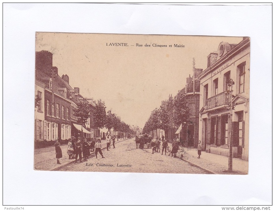 LAVENTIE.   -  Rue  Des  Clinques  Et  Mairie - Laventie