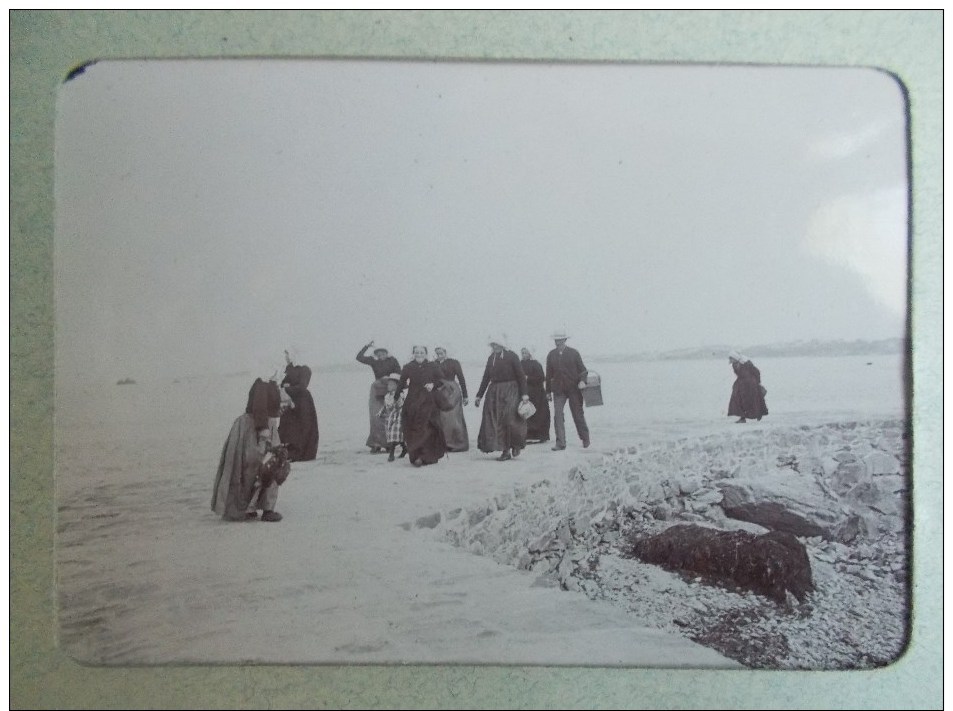 PHOTO DE ROSCOFF ( 29 BRETAGNE ) Arrivée Des Femmes De L'Ile De Batz  1898/1902 - Luoghi