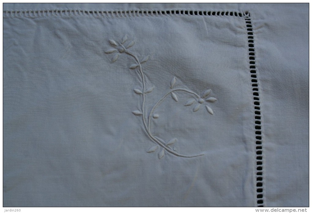 Taie D'oreiller En Fil Avec Broderie Fait  Main - Bed Sheets