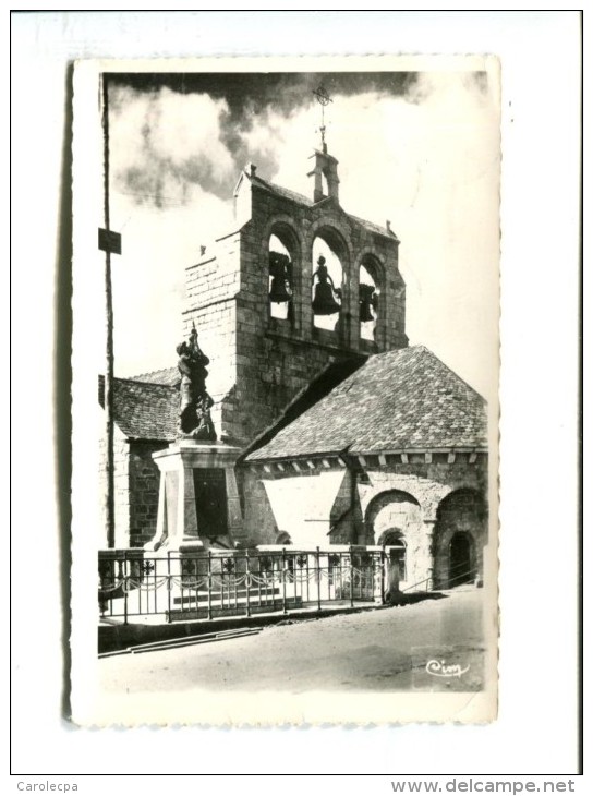 CP - SAINT ALBAN (48) MONUMENT AUX MORTS ET LE CLOCHER - Saint Alban Sur Limagnole