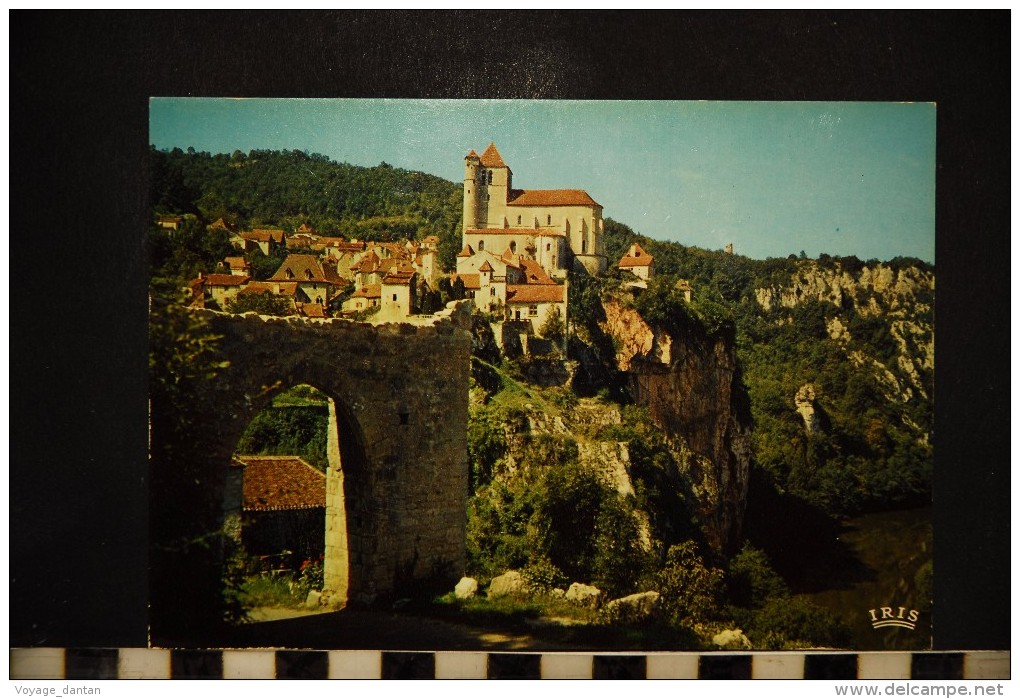 Cpm  46, SAINT CIRQ LAPOPIE, 15, L'église Et Les Vieilles Maisons Perchées Sur Le Roc Dominant Le Lot - Saint-Cirq-Lapopie