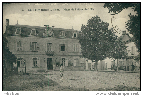 86 LA TRIMOUILLE / Place De L'Hôtel-de-Ville / - La Trimouille