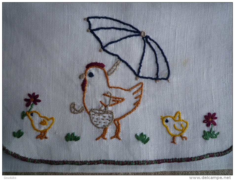 Porte-serviette En Lin Joliment Brodé Poule Avec Parapluie Et Ses Poussins. Voir Photos - Autres & Non Classés