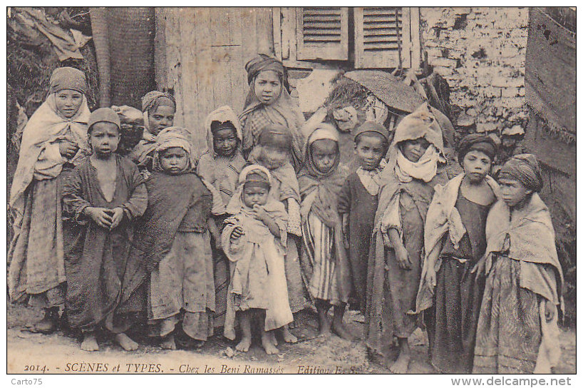 Algérie - Famille Enfants Les Beni Ramassés - Cachet Oran 1917 - Scènes & Types