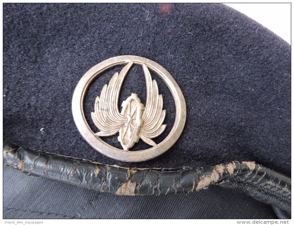 ANCIEN GRAND BERET MODELE 1952  TAILLE 60    + INSIGNE - Headpieces, Headdresses