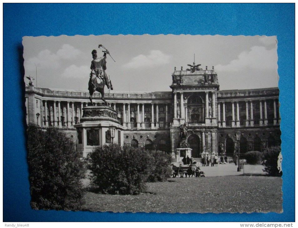 VIENNE  -  WIEN  -  Autriche  -  Place Des Héros  -  Nouveau Château Impérial - Château De Schönbrunn