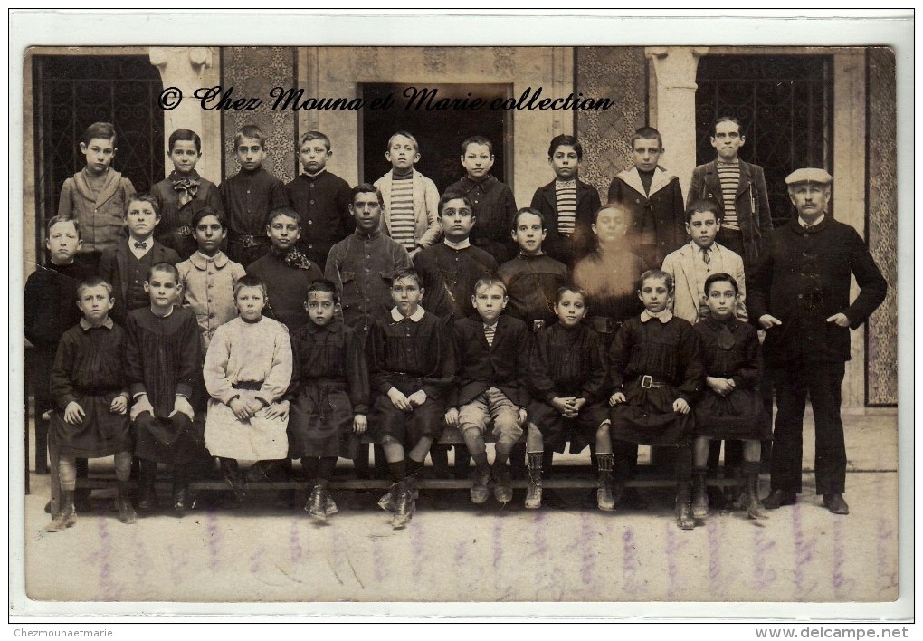 TUNIS TUNISIE - PHOTO DE CLASSE DE JEUNES GARCONS - 1909 - COURCHET - CARTE PHOTO - School