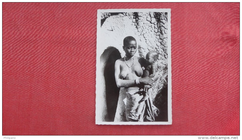 RPPC Nude Women With Child    Africa > Cameroon ===   === =2112 - Cameroon