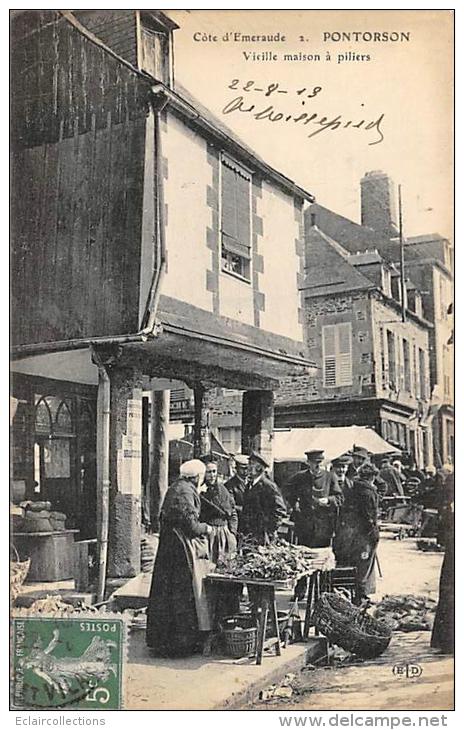 Pontorson     50       Maison A Piliers Et Marché - Pontorson