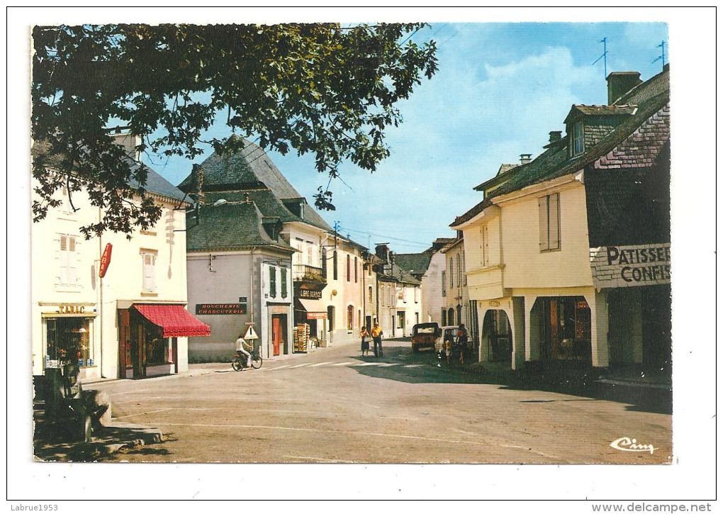 Pontacq-La Place Du Barry--Patisserie, Tabac,voiture.(A.9647) - Pontacq