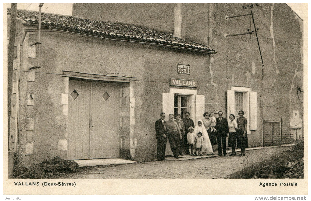 CPA - VALLANS - Agence Postale - Animée - Communion - TBE - Circulée - Édit° Plumereau - - Other & Unclassified