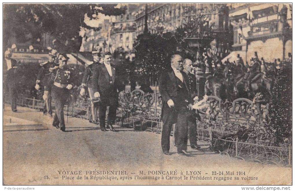 CPA 69 LYON VOYAGE PRESIDENTIEL POINCARE 1914 PLACE DE LA REPUBLIQUE APRES L'HOMMAGE A CARNOT REGAGNE VOITURE - Autres & Non Classés