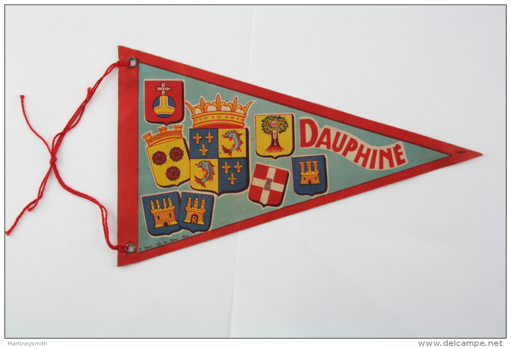 Vintage Grenoble , Dauphine, France Cloth Collectible Pennant/ Flag/ Fanion - Otros & Sin Clasificación