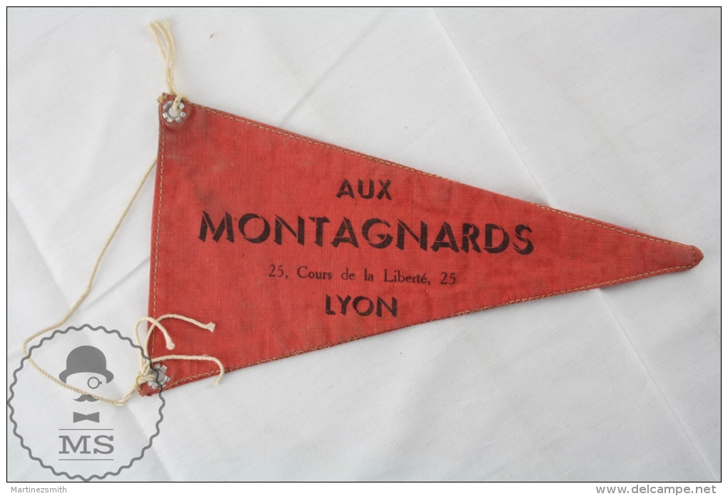 Vintage Collectible France Aux Montagnards Lyon Cloth Advertising Pennant/ Flag/ Fanion - Otros & Sin Clasificación