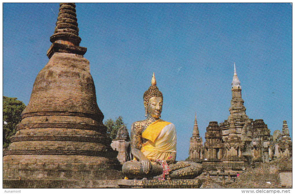 Tahilandia--1988--The Image Of Buddha On The Grounds Of Wad Mahathart--Sukhotai Province, Northern Thailand - Tailandia