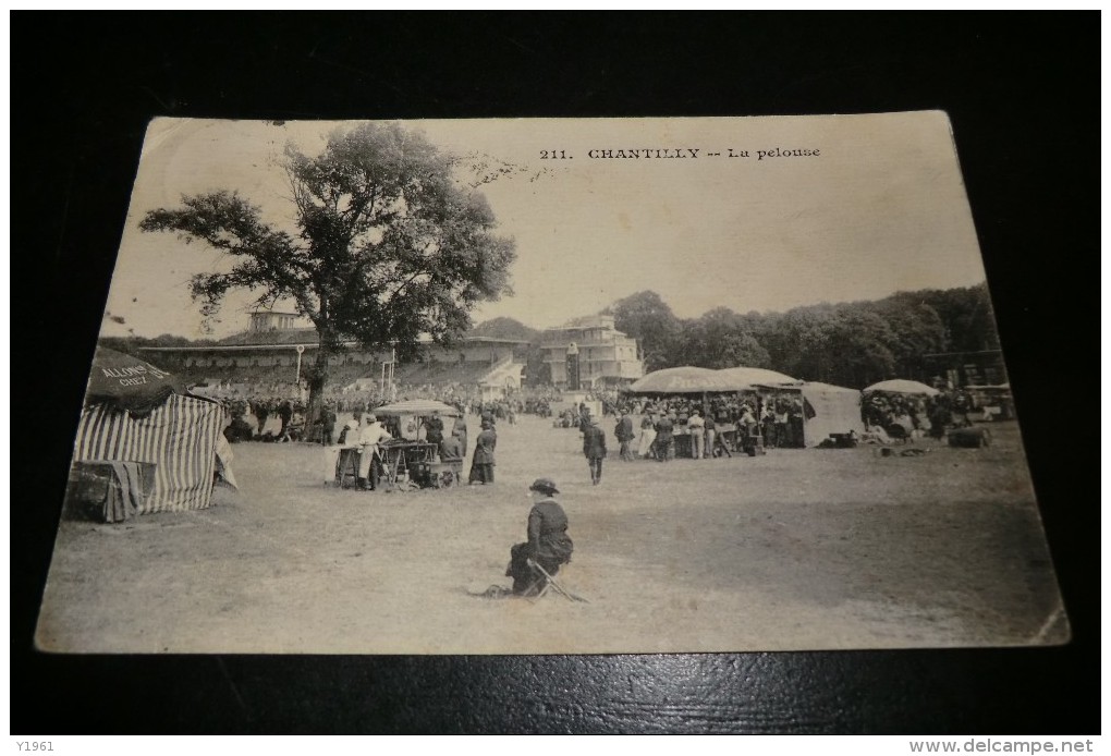 CPA 60. CHANTILLY. La Pelouse. Carte Animée. 10-08-1925. - Chantilly