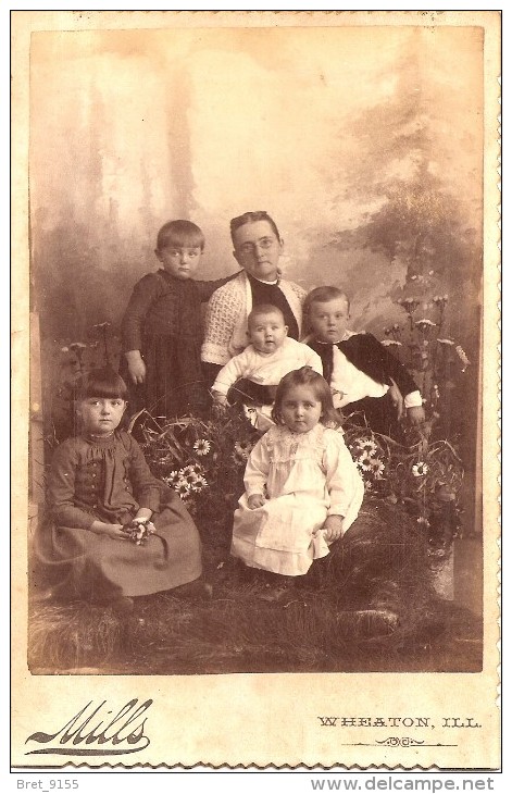 ETATS UNIS ILLINOIS PHOTO TRES ANCIENNE DE WHEATON ILL PHOTOGRAPHE MILLS LA FAMILLE 5 ENFANTS - Personnes Anonymes