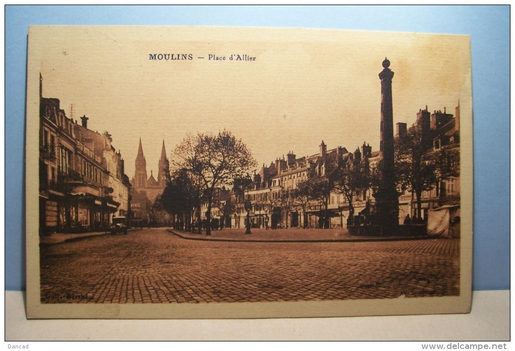 MOULINS   ---Place D'Allier - Moulins