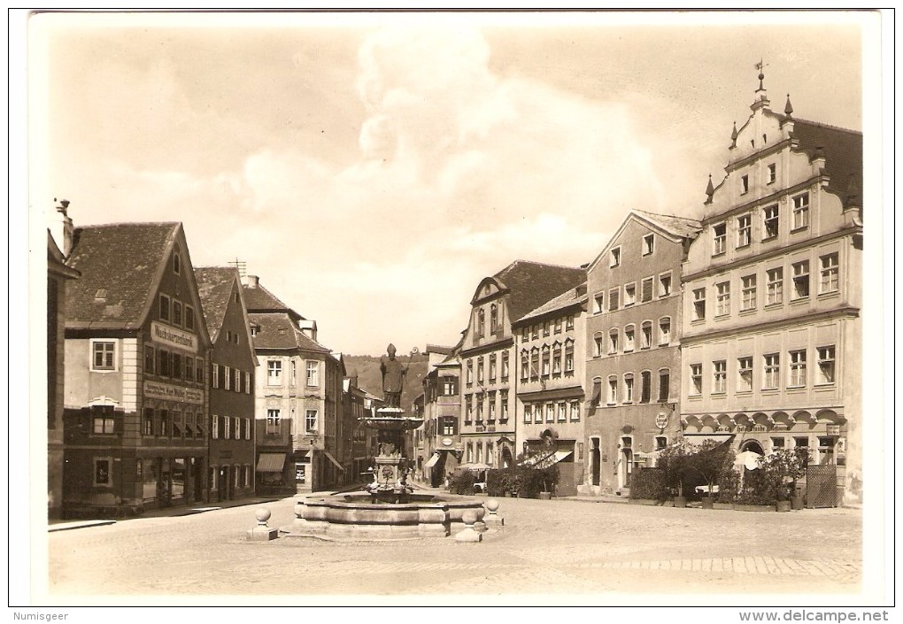 HEICHSTÄTT    ---   Marktplatz Mit Brunnendenkmal Des Hl. Willibald - Eichstaett