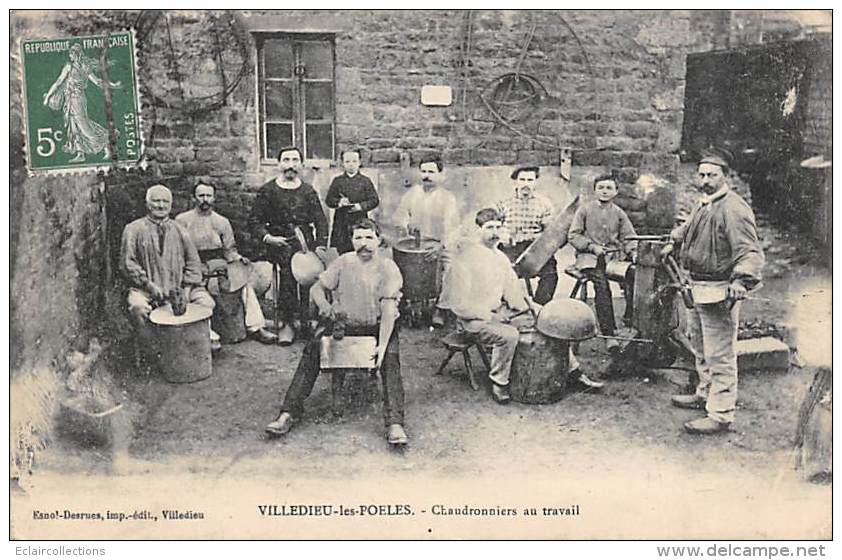 Villedieu Les Poêles    50      Chaudronniers Au Travail - Villedieu