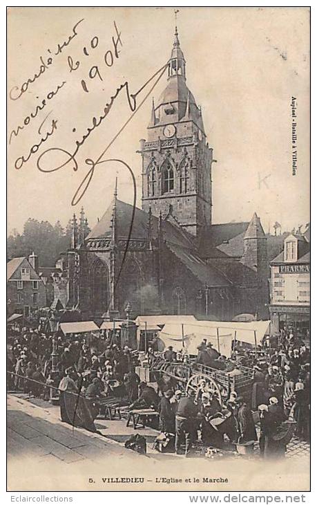 Villedieu Les Poêles    50     L'Eglise Et Le Marché - Villedieu