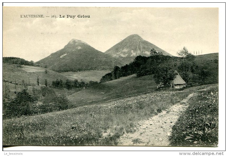 Le Puy Griou Dominant La Vallée De La Cère - Auvergne