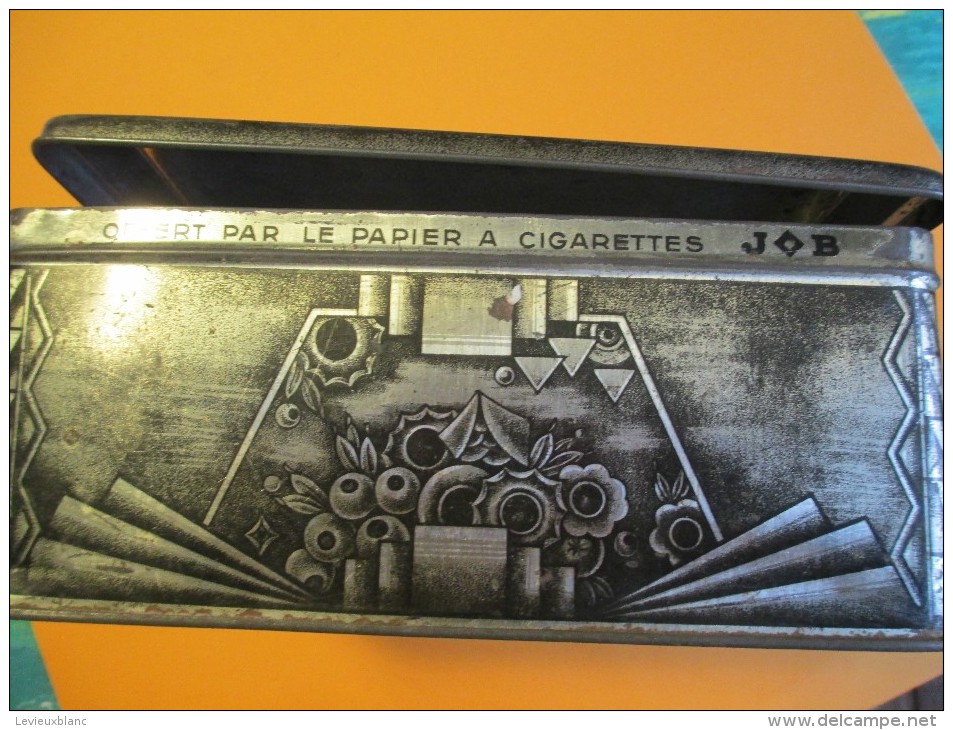 Grande boite en fer pour Buralistes/Offert par le papier à cigarettes JOB/Vers 1930-40    CIG25