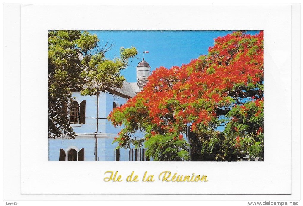 LA REUNION - ST PIERRE - N° T127 - LEGERS PLIS A DROITE - CPM  VOYAGEE - Saint Pierre